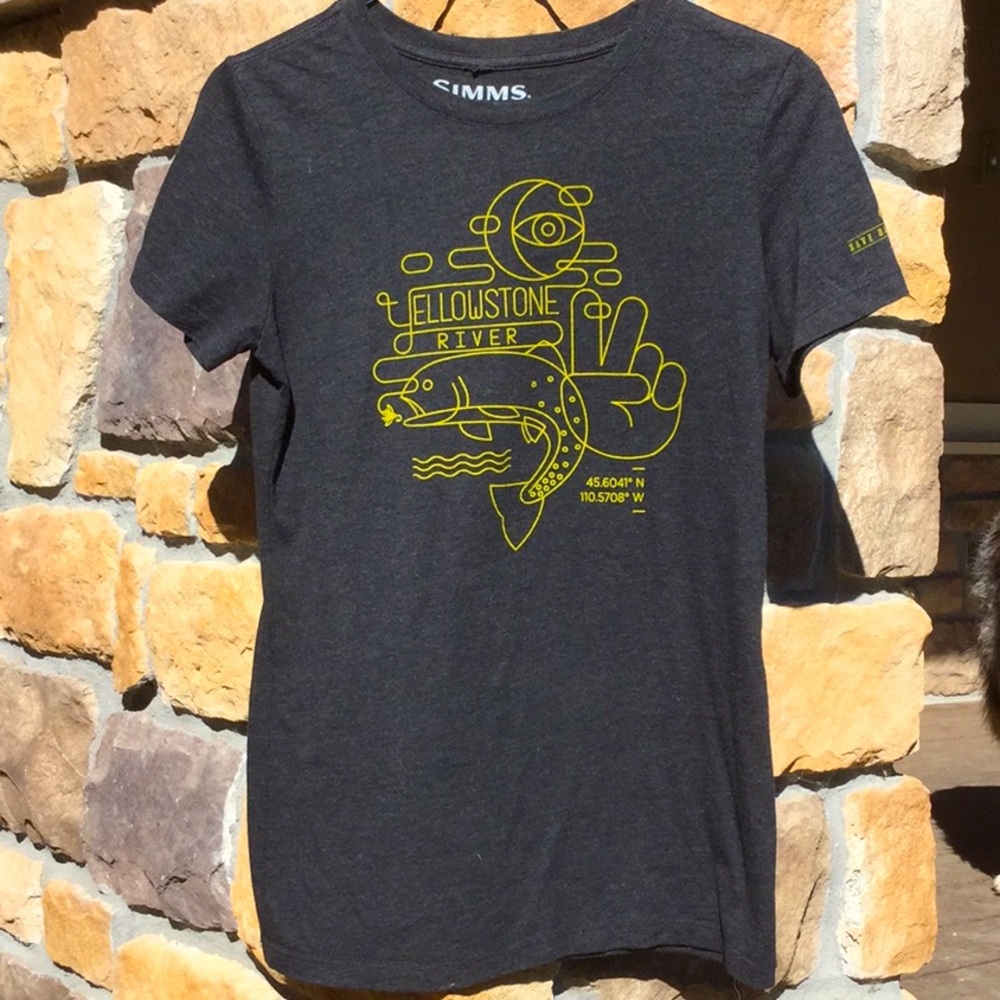 Simms Yellowstone river graphic t shirt outdoor lake attire cabin⭐️